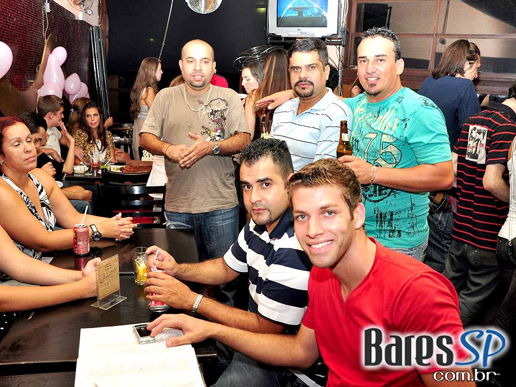 Happy hour com Videokê no Opereta Bar & Videokê Happy hour com Videokê no Opereta Bar & Videokê