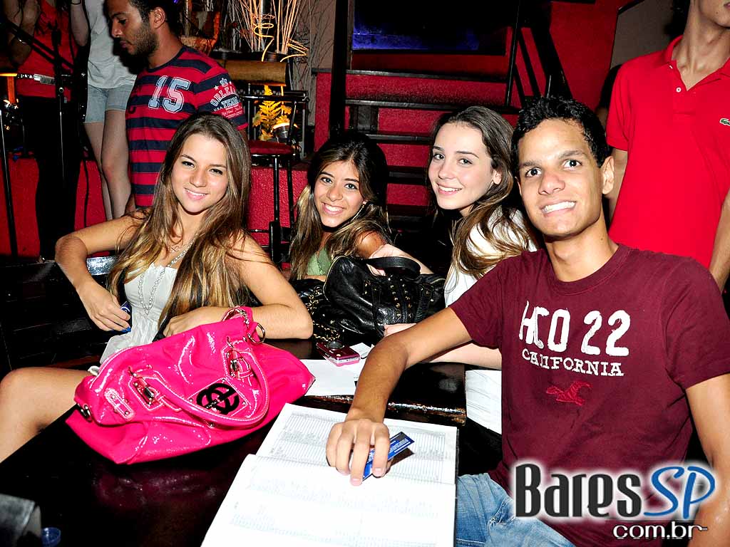 Happy hour com Videokê no Opereta Bar & Videokê Happy hour com Videokê no Opereta Bar & Videokê