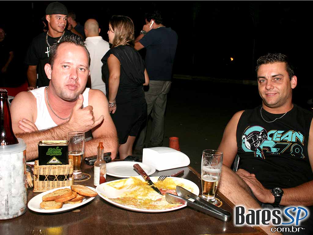 Happy Hour no Caetano' s Happy Hour no Caetano' s