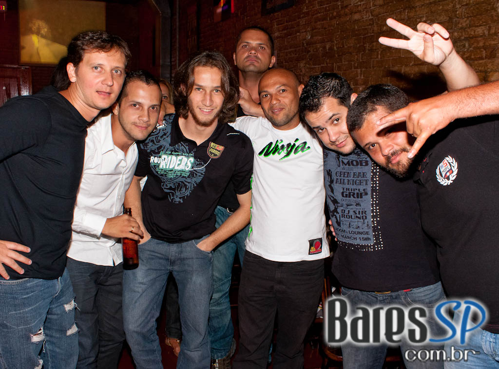 Gregos e Troianos, Sismika, Não Concordo no Café Aurora Gregos e Troianos, Sismika, Não Concordo no Café Aurora