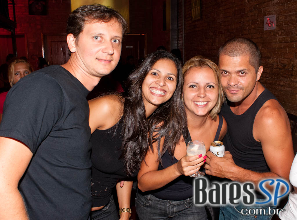 Gregos e Troianos, Sismika, Não Concordo no Café Aurora Gregos e Troianos, Sismika, Não Concordo no Café Aurora