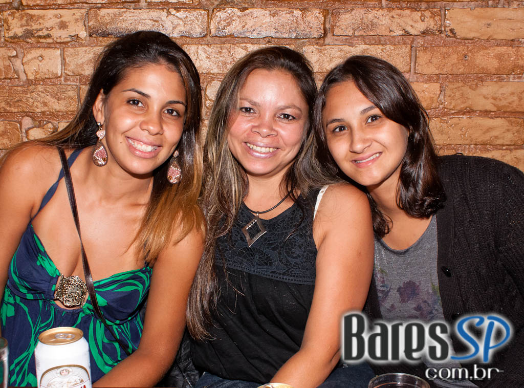 Gregos e Troianos, Sismika, Não Concordo no Café Aurora Gregos e Troianos, Sismika, Não Concordo no Café Aurora