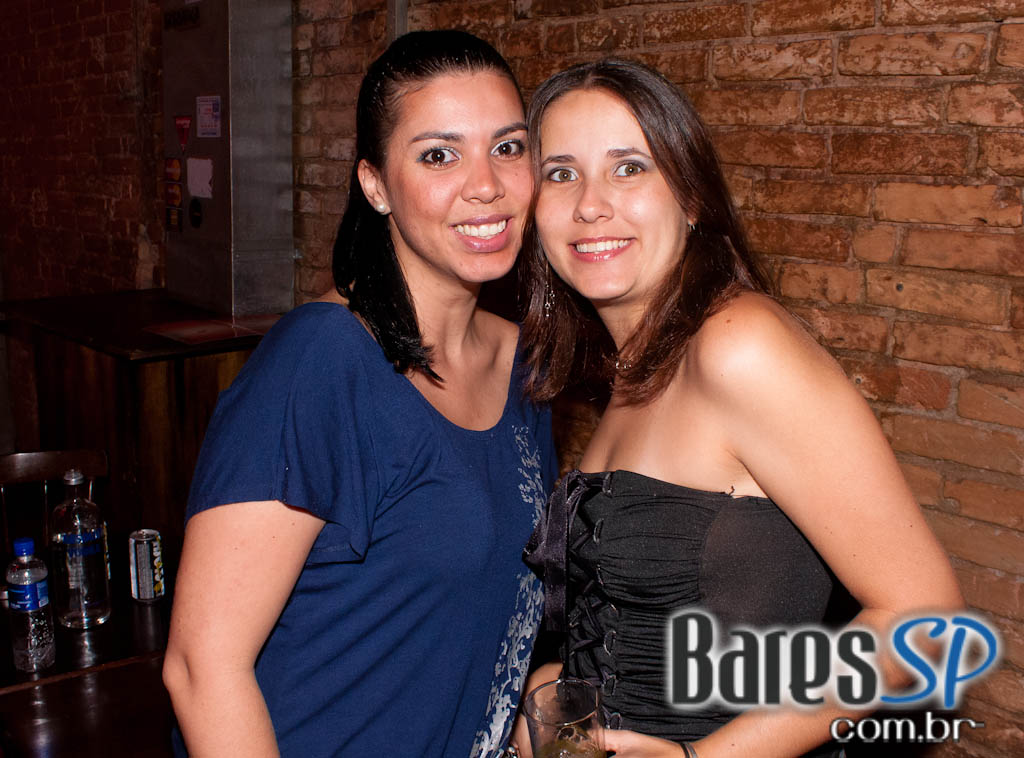 Gregos e Troianos, Sismika, Não Concordo no Café Aurora Gregos e Troianos, Sismika, Não Concordo no Café Aurora