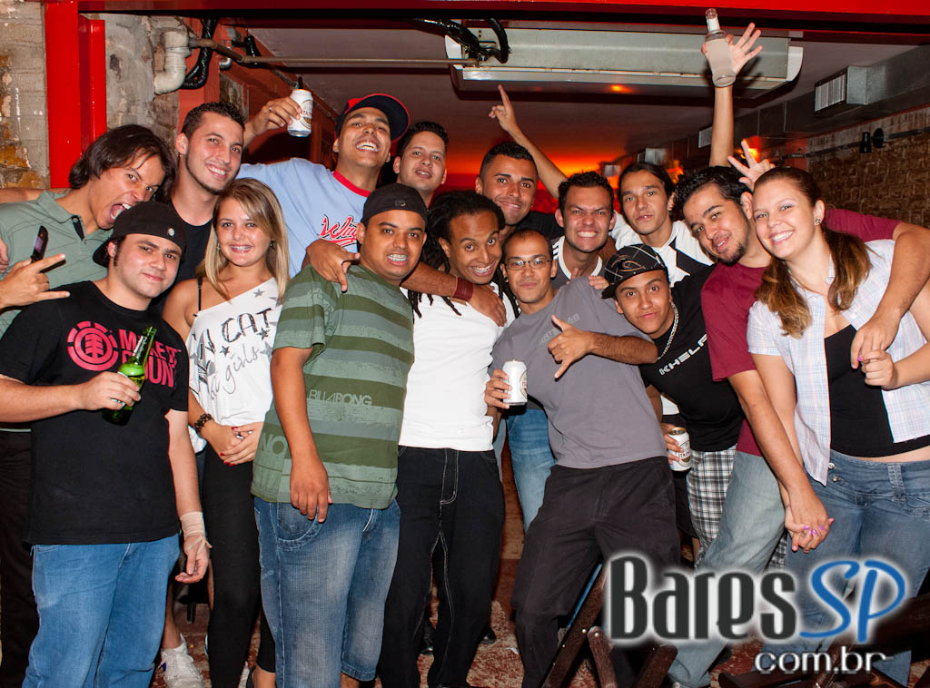 Gregos e Troianos, Sismika, Não Concordo no Café Aurora Gregos e Troianos, Sismika, Não Concordo no Café Aurora