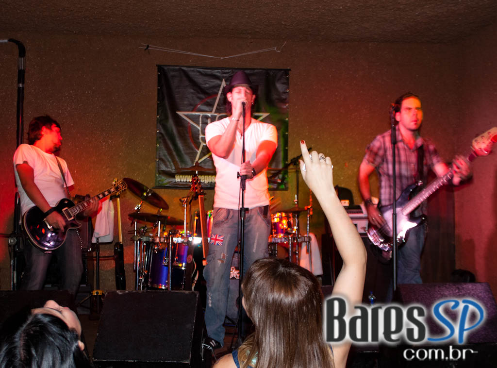 Gregos e Troianos, Sismika, Não Concordo no Café Aurora Gregos e Troianos, Sismika, Não Concordo no Café Aurora