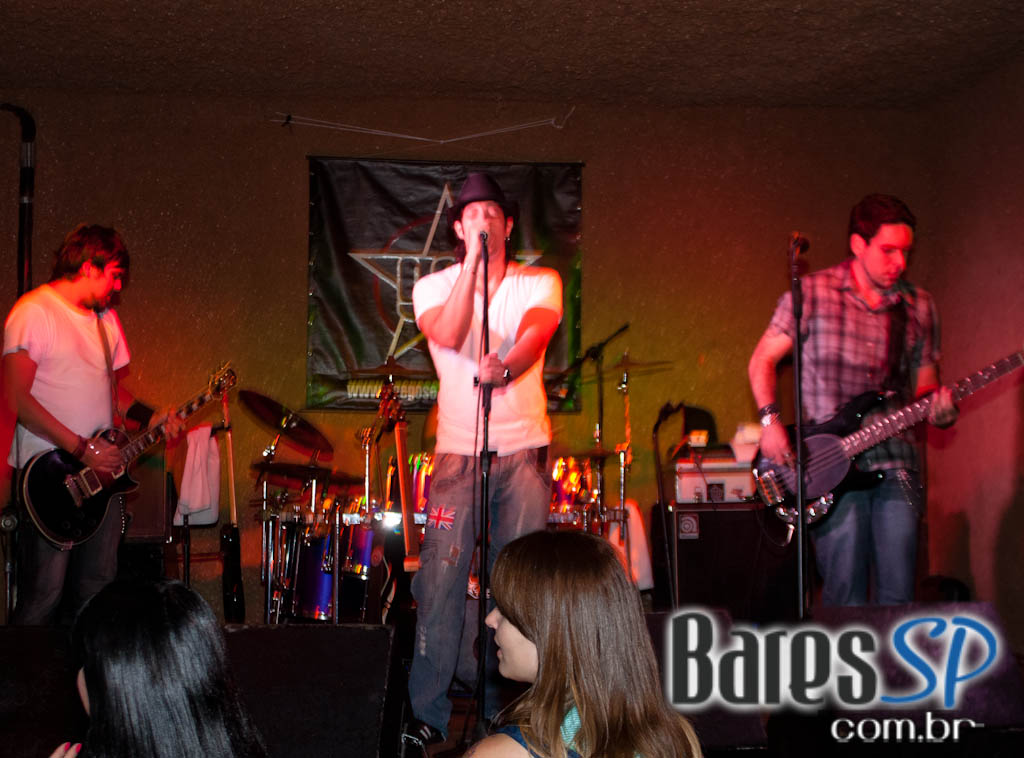 Gregos e Troianos, Sismika, Não Concordo no Café Aurora Gregos e Troianos, Sismika, Não Concordo no Café Aurora