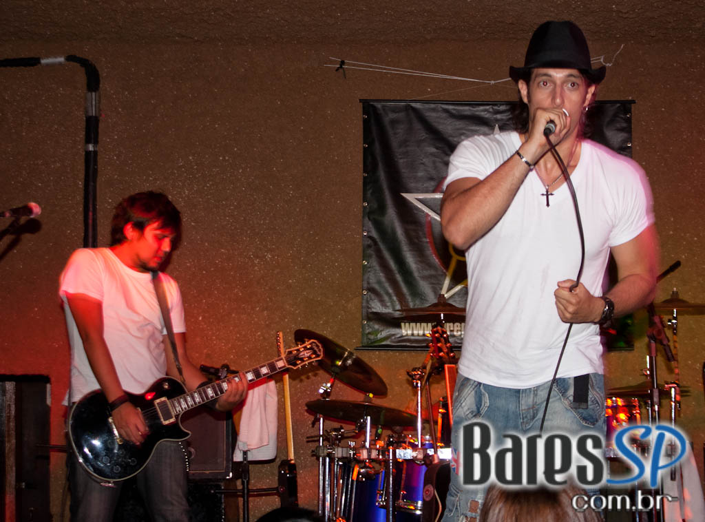 Gregos e Troianos, Sismika, Não Concordo no Café Aurora Gregos e Troianos, Sismika, Não Concordo no Café Aurora