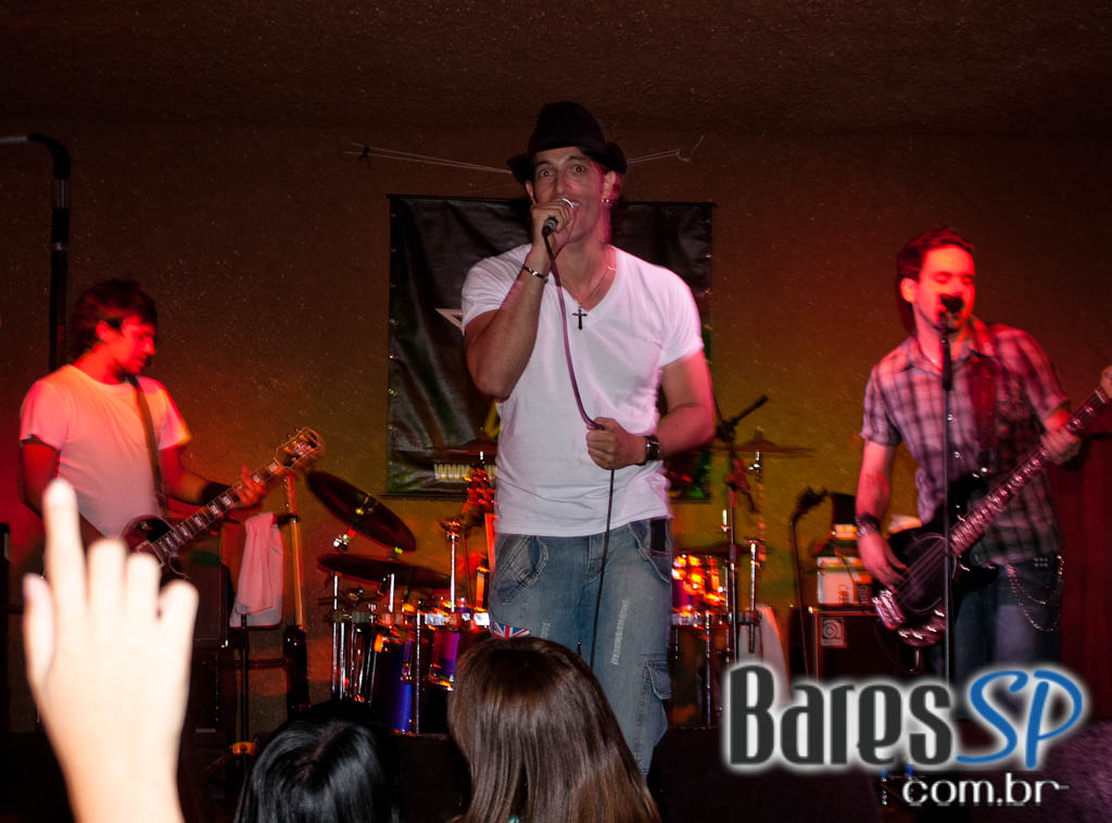 Gregos e Troianos, Sismika, Não Concordo no Café Aurora Gregos e Troianos, Sismika, Não Concordo no Café Aurora