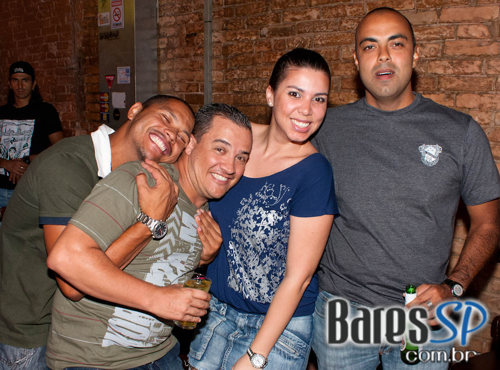 Gregos e Troianos, Sismika, Não Concordo no Café Aurora Gregos e Troianos, Sismika, Não Concordo no Café Aurora