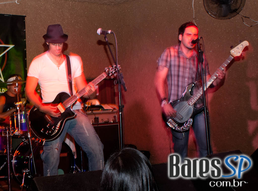 Gregos e Troianos, Sismika, Não Concordo no Café Aurora Gregos e Troianos, Sismika, Não Concordo no Café Aurora