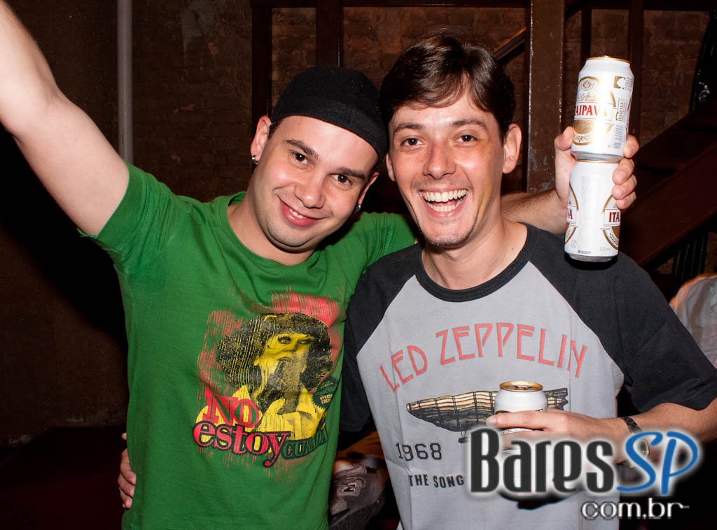 Gregos e Troianos, Sismika, Não Concordo no Café Aurora Gregos e Troianos, Sismika, Não Concordo no Café Aurora