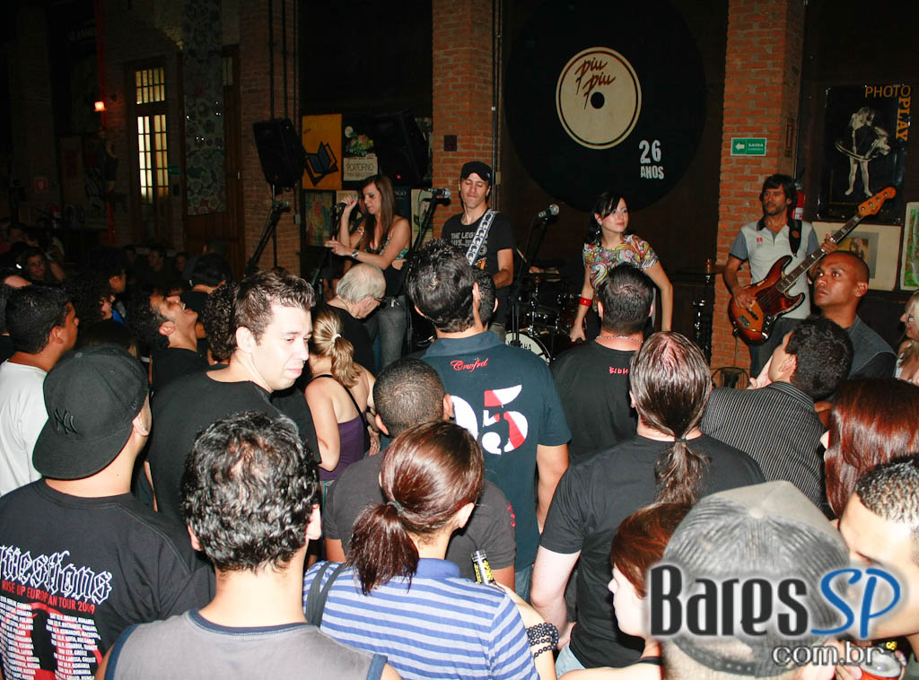 Banda Almanak se apresenta no Café Piu Piu, na Bela Vista Banda Almanak se apresenta no Café Piu Piu, na Bela Vista
