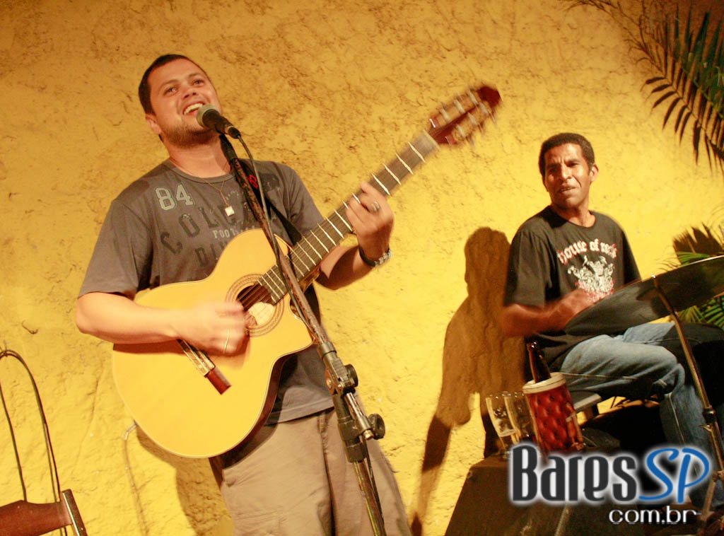 Voz e Violão no Casa do Espeto - Moema Voz e Violão no Casa do Espeto - Moema