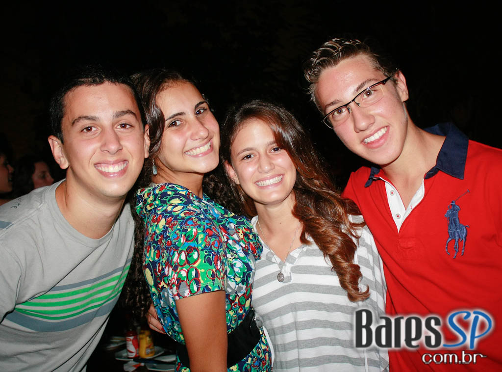 Voz e Violão no Casa do Espeto - Moema Voz e Violão no Casa do Espeto - Moema