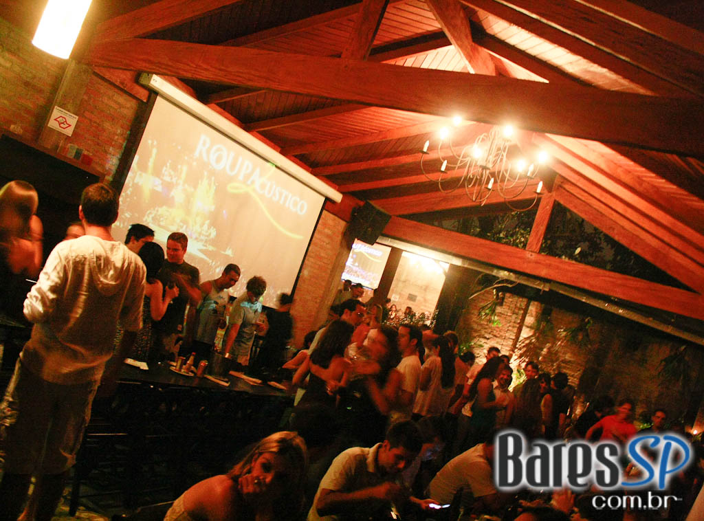 Voz e Violão no Casa do Espeto - Moema Voz e Violão no Casa do Espeto - Moema