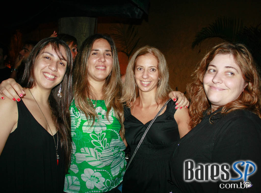 Voz e Violão no Casa do Espeto - Moema Voz e Violão no Casa do Espeto - Moema