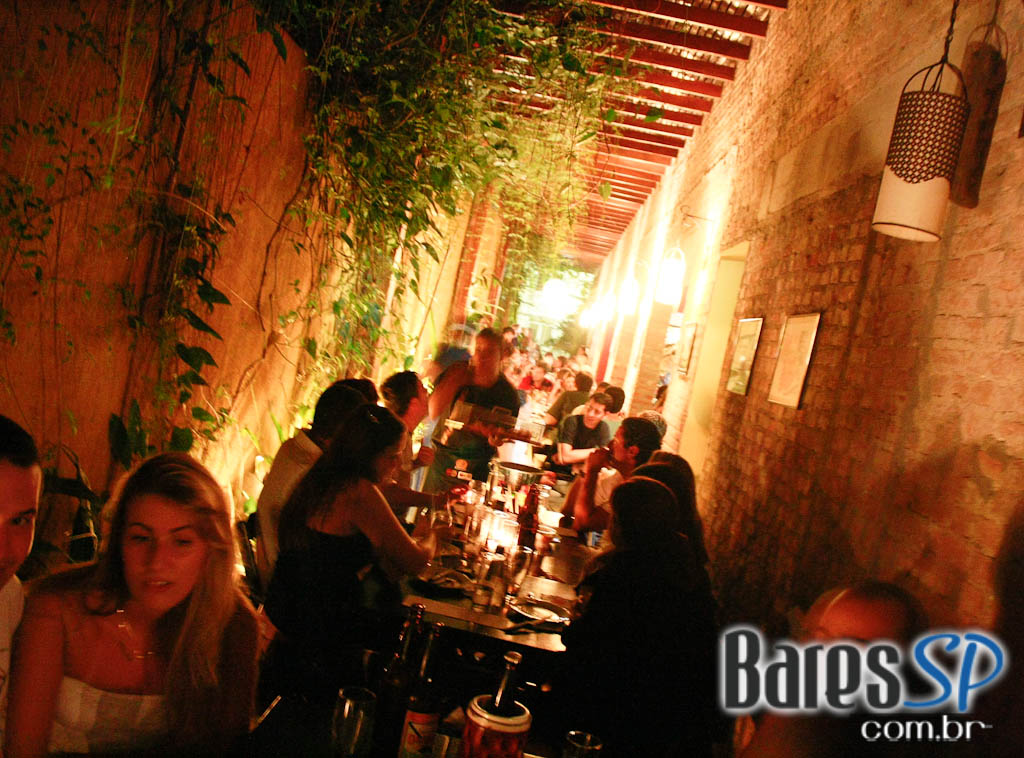 Voz e Violão no Casa do Espeto - Moema Voz e Violão no Casa do Espeto - Moema