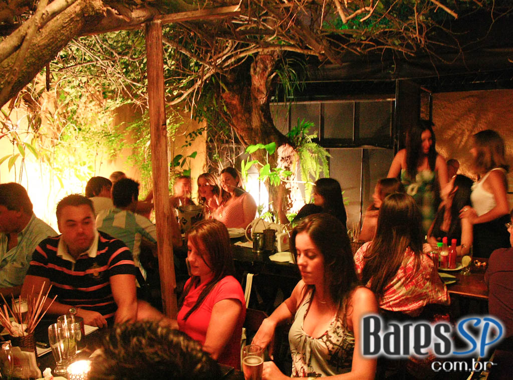 Voz e Violão no Casa do Espeto - Moema Voz e Violão no Casa do Espeto - Moema