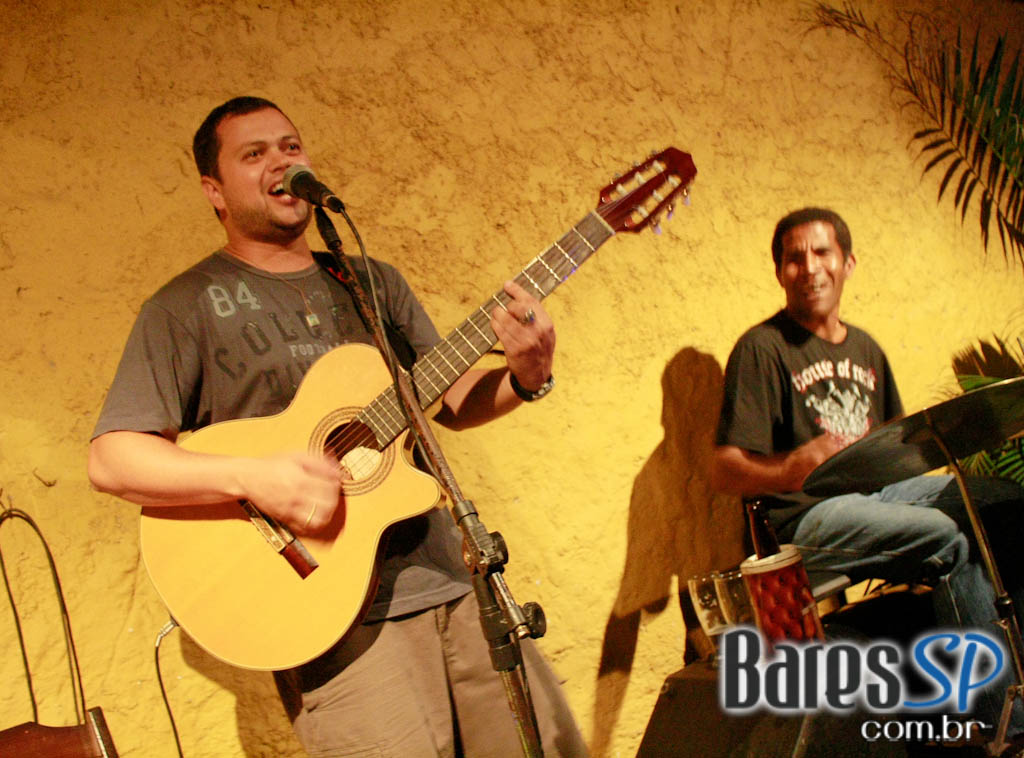 Voz e Violão no Casa do Espeto - Moema Voz e Violão no Casa do Espeto - Moema