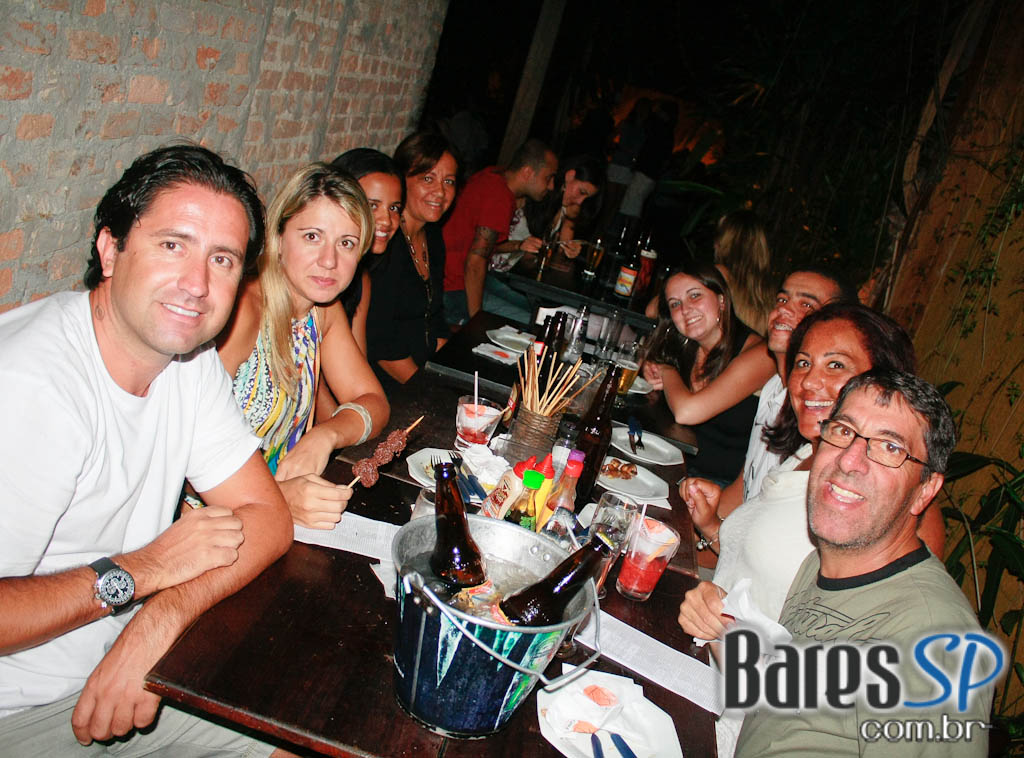 Voz e Violão no Casa do Espeto - Moema Voz e Violão no Casa do Espeto - Moema