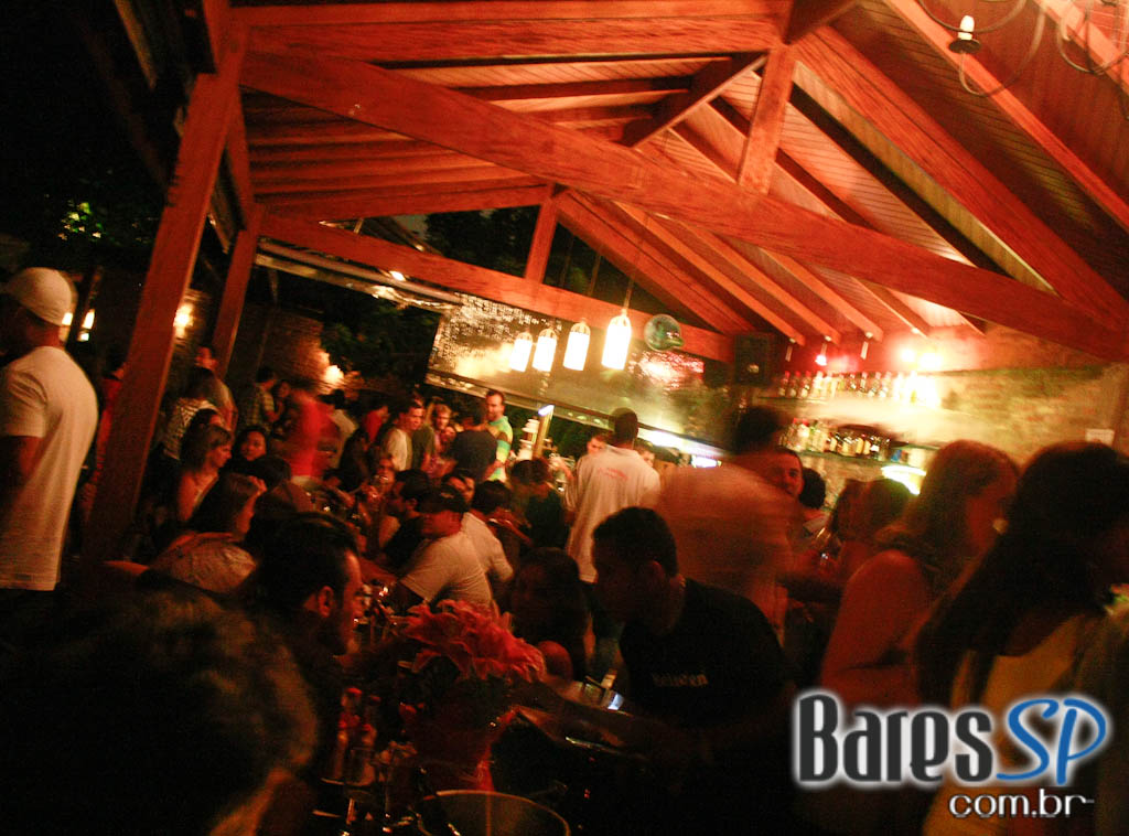 Voz e Violão no Casa do Espeto - Moema Voz e Violão no Casa do Espeto - Moema