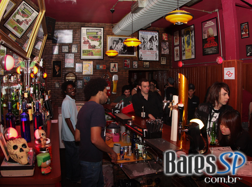 'Baile Veneno' no Astronete, centro de São Paulo 'Baile Veneno' no Astronete, centro de São Paulo