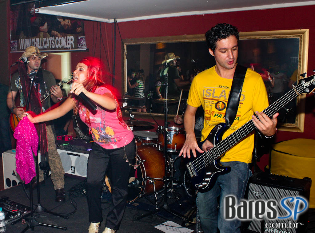 Gabbo Venutti, Esdras e show de pop rock no Divino Pub Gabbo Venutti, Esdras e show de pop rock no Divino Pub