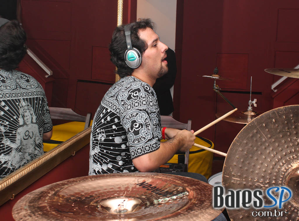 Gabbo Venutti, Esdras e show de pop rock no Divino Pub Gabbo Venutti, Esdras e show de pop rock no Divino Pub