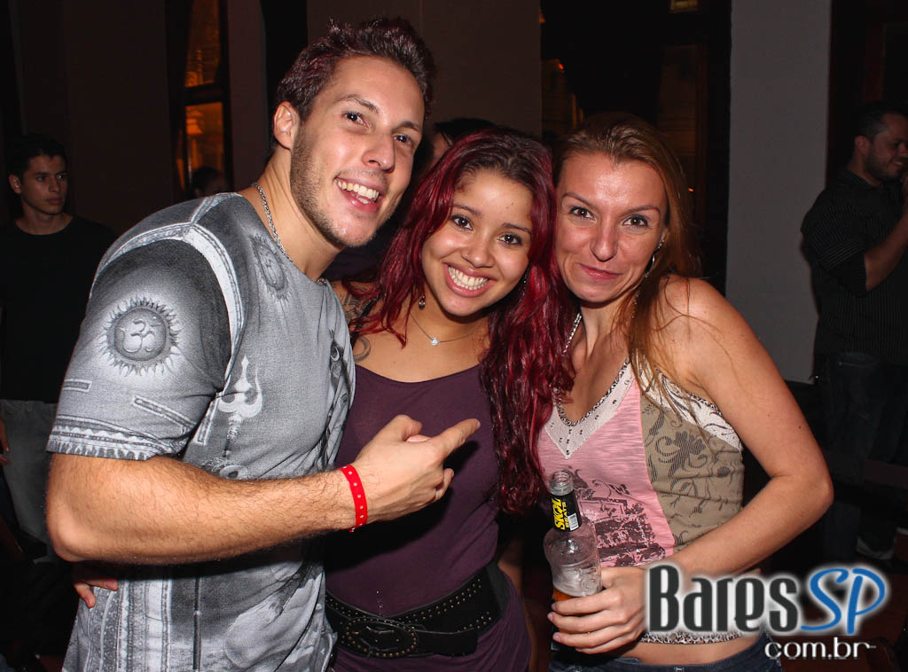 Gabbo Venutti, Esdras e show de pop rock no Divino Pub Gabbo Venutti, Esdras e show de pop rock no Divino Pub