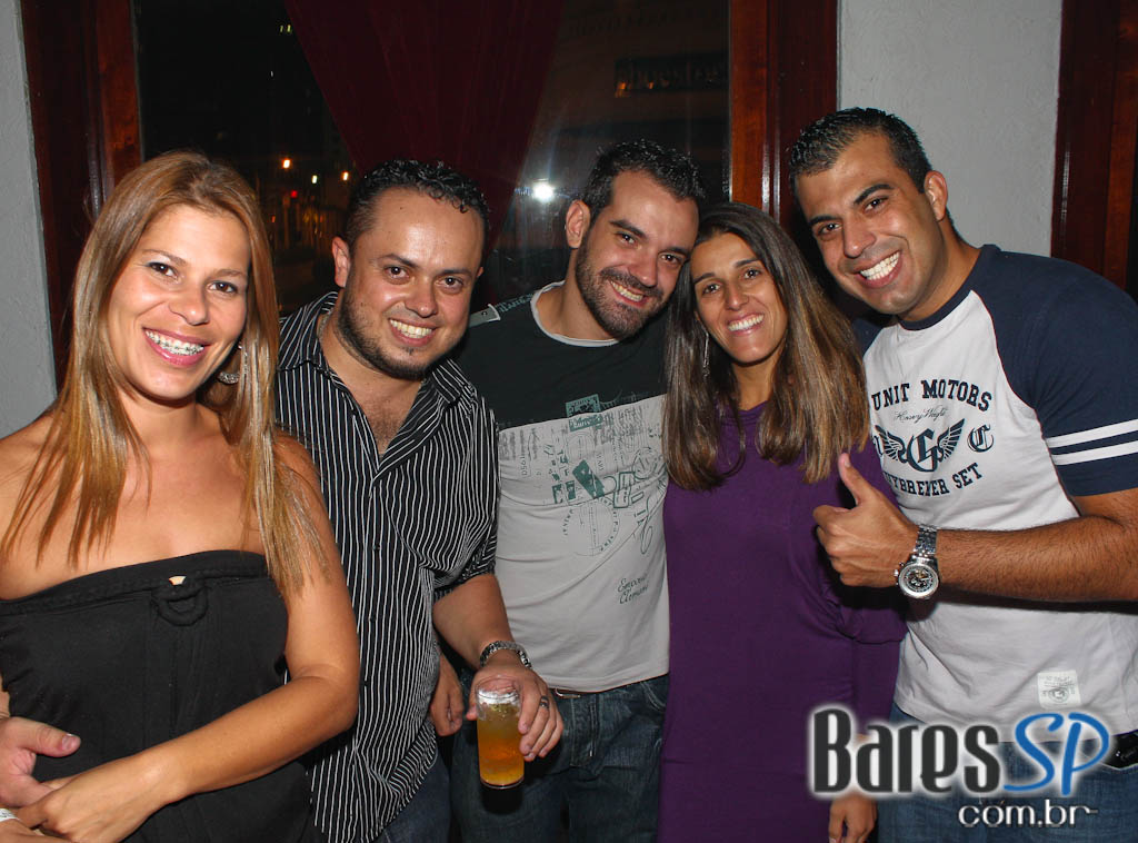 Gabbo Venutti, Esdras e show de pop rock no Divino Pub Gabbo Venutti, Esdras e show de pop rock no Divino Pub