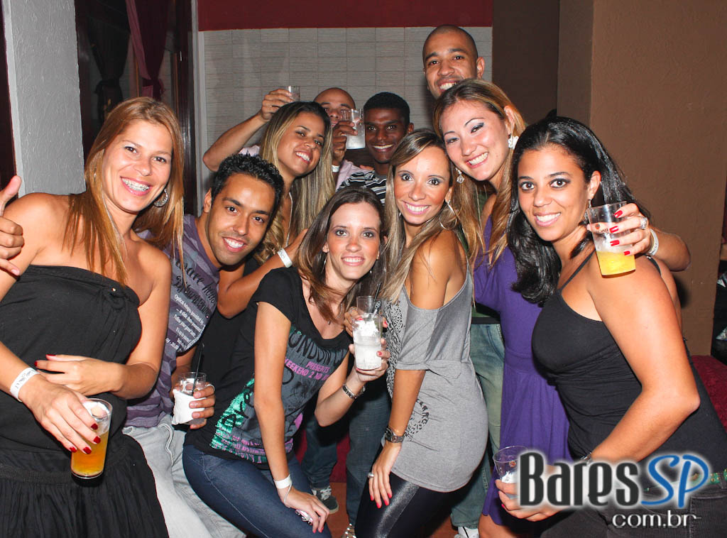 Gabbo Venutti, Esdras e show de pop rock no Divino Pub Gabbo Venutti, Esdras e show de pop rock no Divino Pub