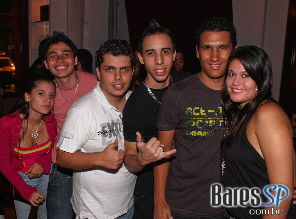 Gabbo Venutti, Esdras e show de pop rock no Divino Pub Gabbo Venutti, Esdras e show de pop rock no Divino Pub