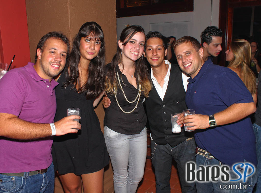 Gabbo Venutti, Esdras e show de pop rock no Divino Pub Gabbo Venutti, Esdras e show de pop rock no Divino Pub