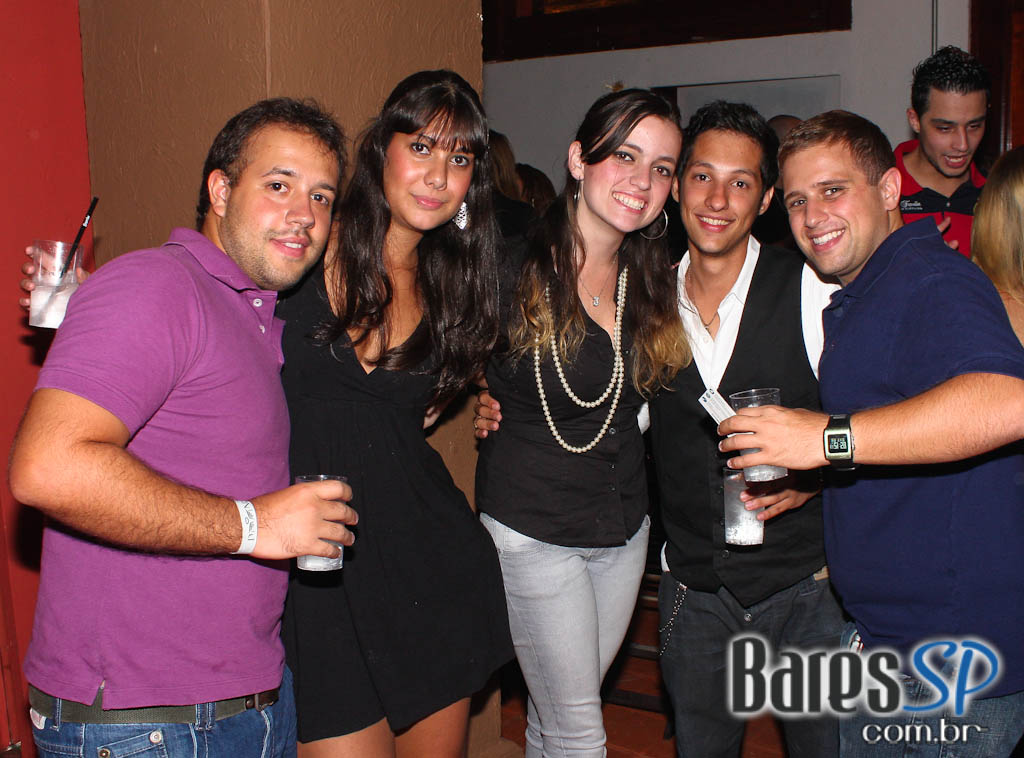 Gabbo Venutti, Esdras e show de pop rock no Divino Pub Gabbo Venutti, Esdras e show de pop rock no Divino Pub