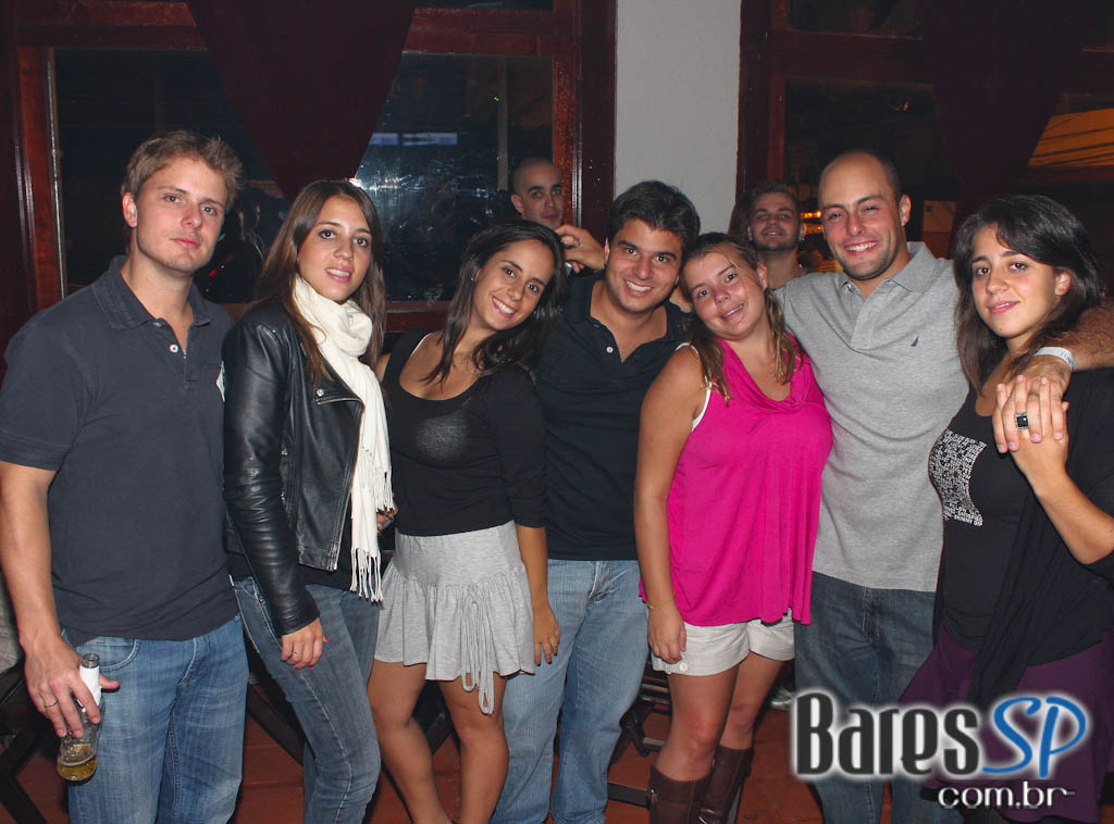 Gabbo Venutti, Esdras e show de pop rock no Divino Pub Gabbo Venutti, Esdras e show de pop rock no Divino Pub