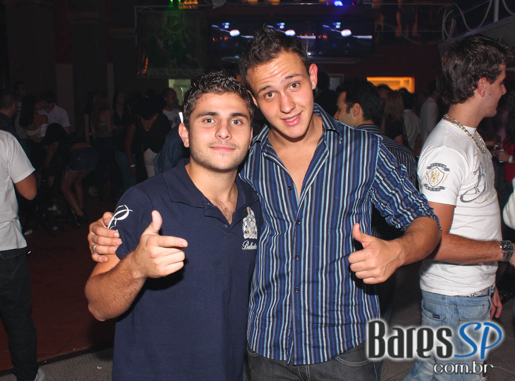 Gabbo Venutti, Esdras e show de pop rock no Divino Pub Gabbo Venutti, Esdras e show de pop rock no Divino Pub