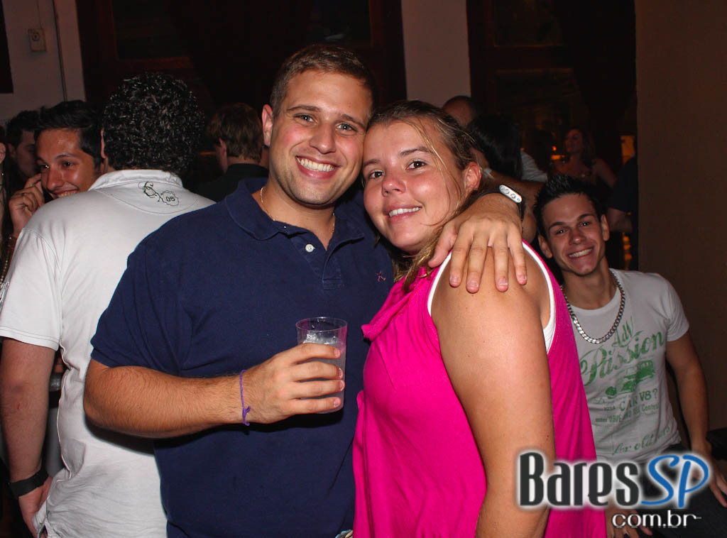 Gabbo Venutti, Esdras e show de pop rock no Divino Pub Gabbo Venutti, Esdras e show de pop rock no Divino Pub