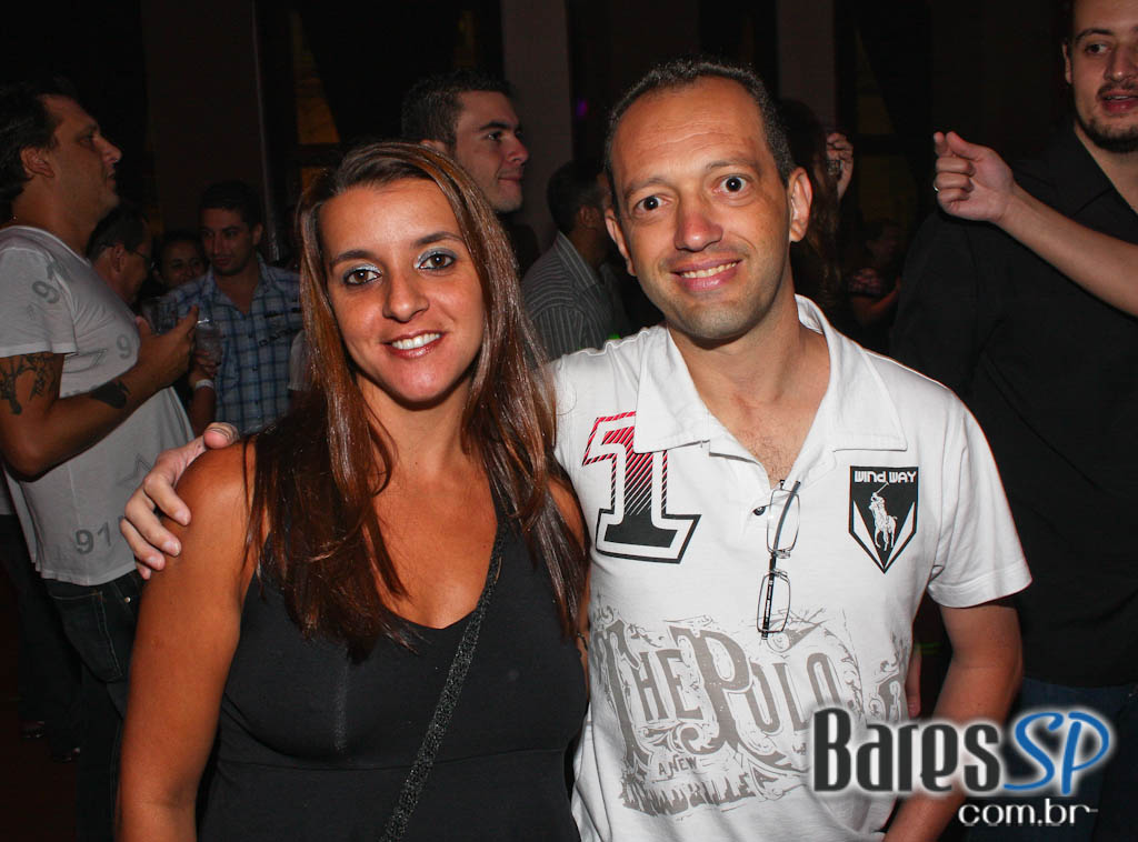 Gabbo Venutti, Esdras e show de pop rock no Divino Pub Gabbo Venutti, Esdras e show de pop rock no Divino Pub