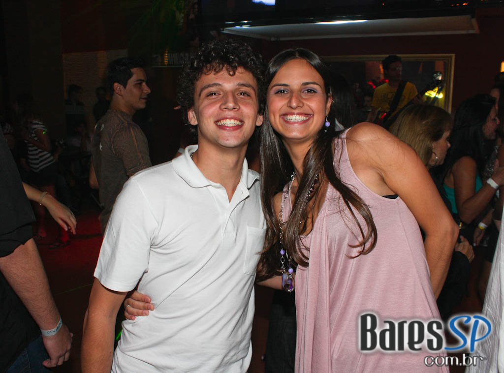 Gabbo Venutti, Esdras e show de pop rock no Divino Pub Gabbo Venutti, Esdras e show de pop rock no Divino Pub