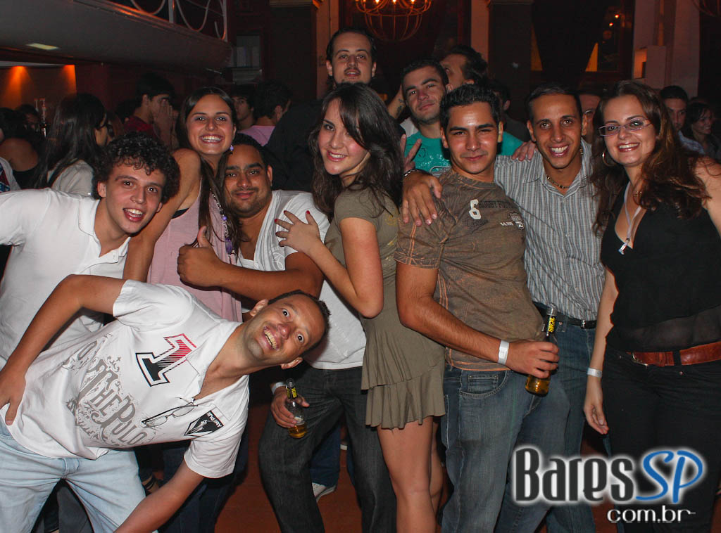 Gabbo Venutti, Esdras e show de pop rock no Divino Pub Gabbo Venutti, Esdras e show de pop rock no Divino Pub