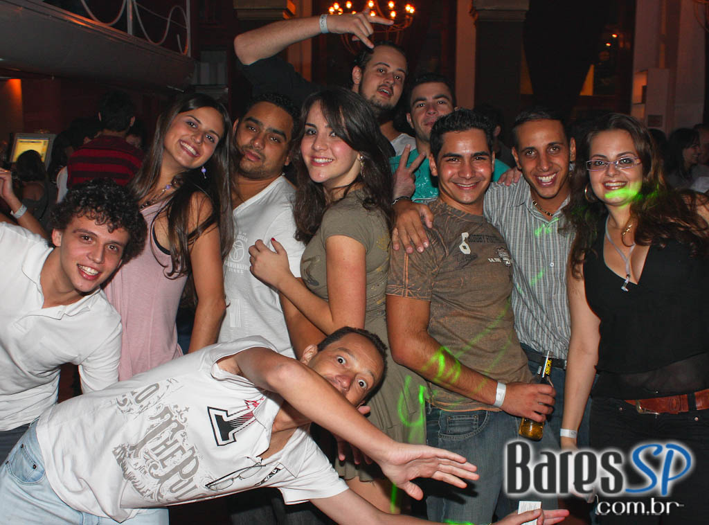 Gabbo Venutti, Esdras e show de pop rock no Divino Pub Gabbo Venutti, Esdras e show de pop rock no Divino Pub