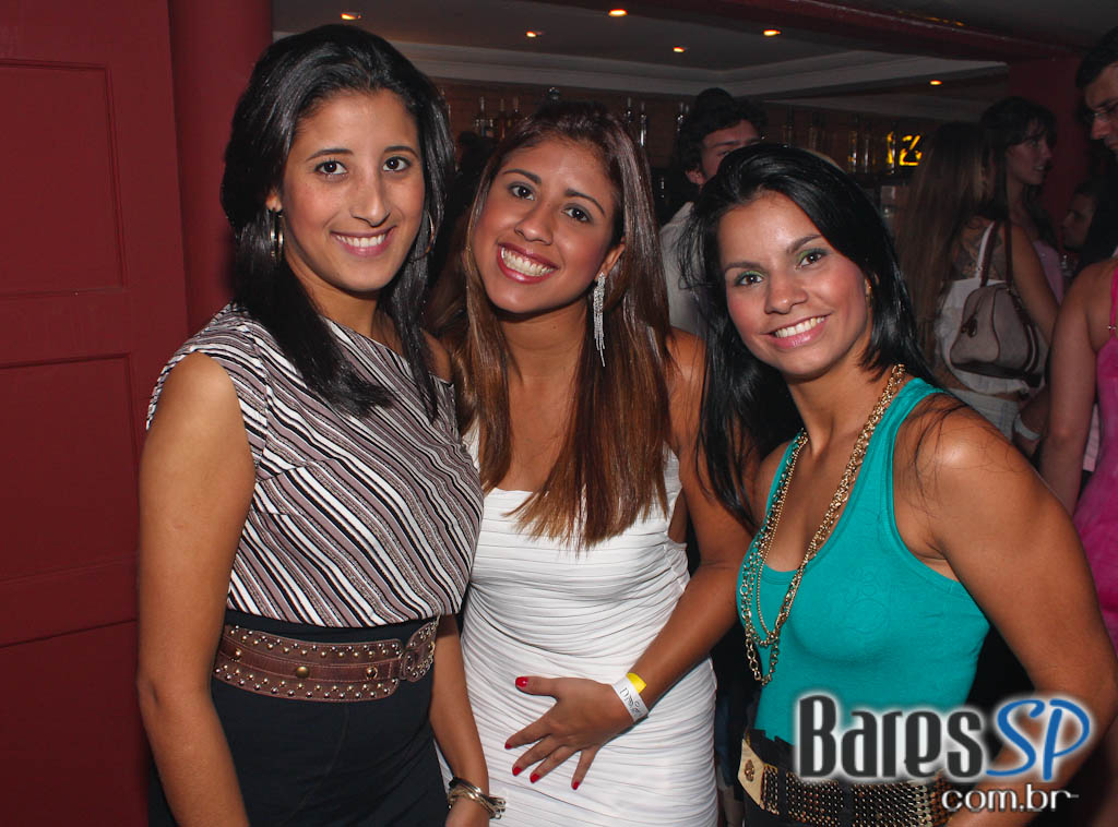 Gabbo Venutti, Esdras e show de pop rock no Divino Pub Gabbo Venutti, Esdras e show de pop rock no Divino Pub