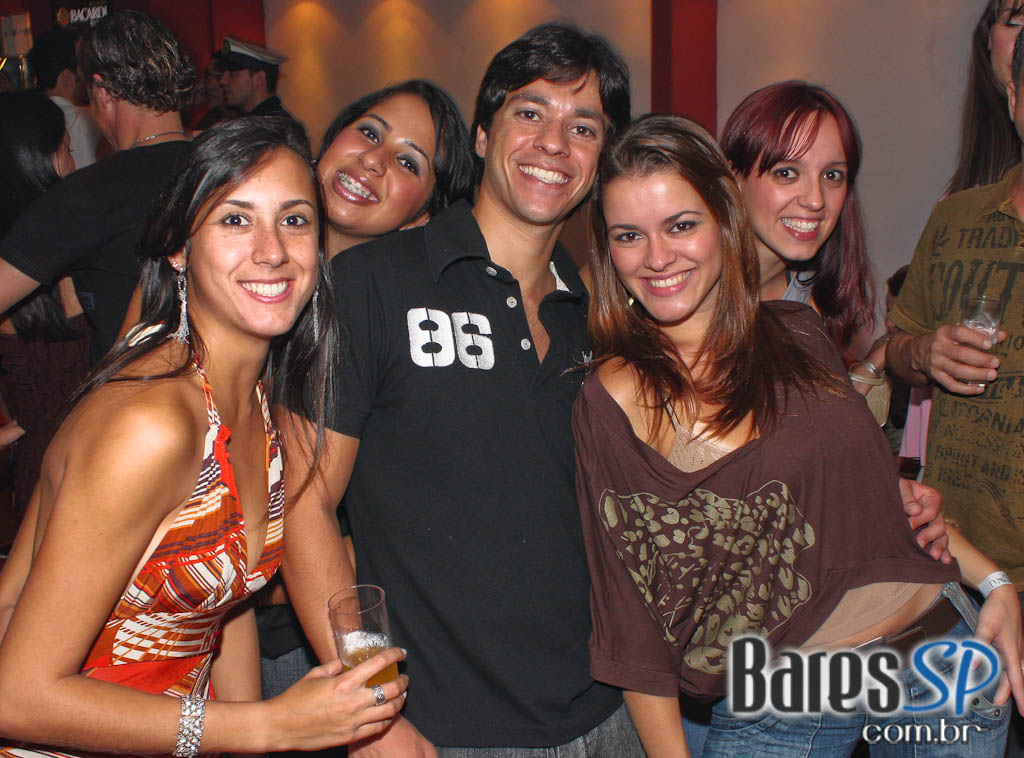 Gabbo Venutti, Esdras e show de pop rock no Divino Pub Gabbo Venutti, Esdras e show de pop rock no Divino Pub