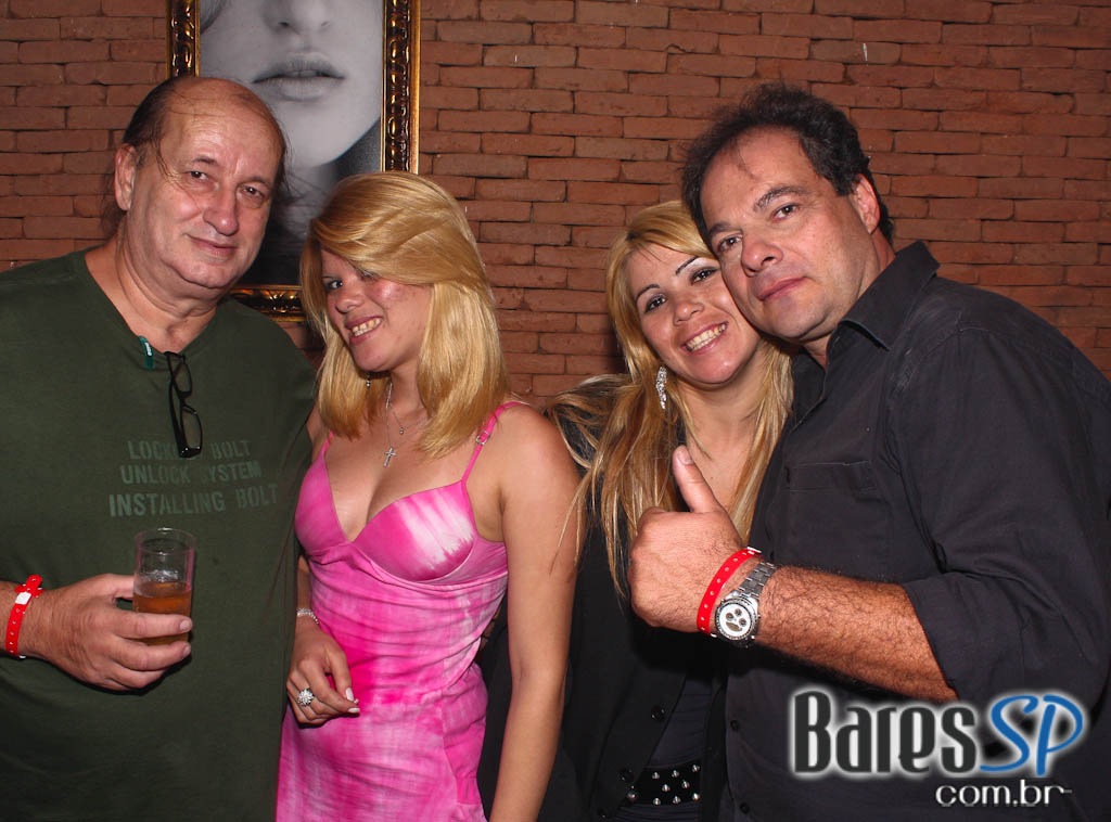 Gabbo Venutti, Esdras e show de pop rock no Divino Pub Gabbo Venutti, Esdras e show de pop rock no Divino Pub