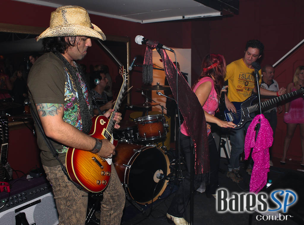 Gabbo Venutti, Esdras e show de pop rock no Divino Pub Gabbo Venutti, Esdras e show de pop rock no Divino Pub