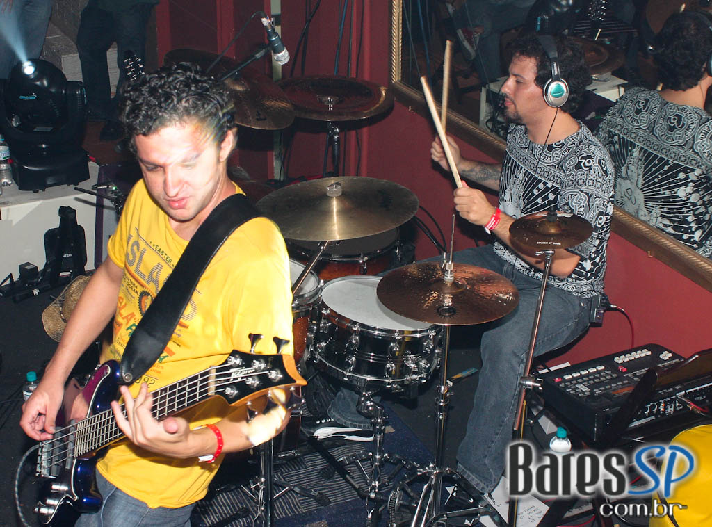 Gabbo Venutti, Esdras e show de pop rock no Divino Pub Gabbo Venutti, Esdras e show de pop rock no Divino Pub