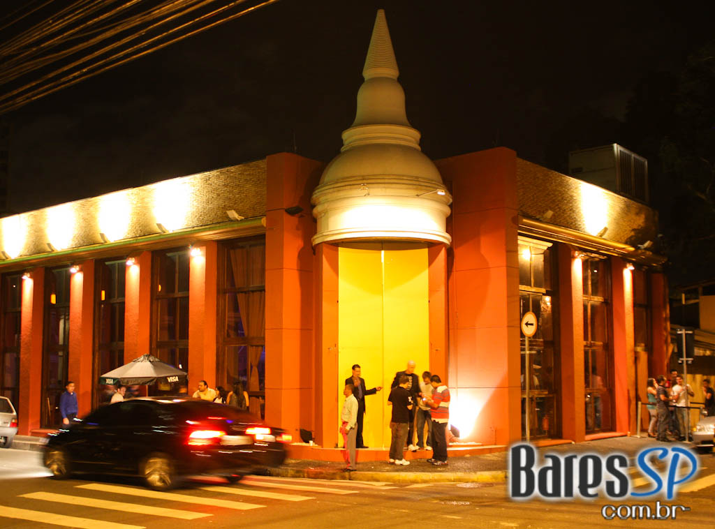 Gabbo Venutti, Esdras e show de pop rock no Divino Pub Gabbo Venutti, Esdras e show de pop rock no Divino Pub