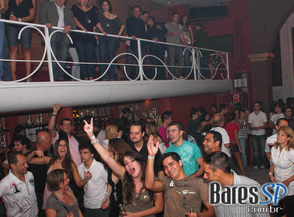 Gabbo Venutti, Esdras e show de pop rock no Divino Pub Gabbo Venutti, Esdras e show de pop rock no Divino Pub