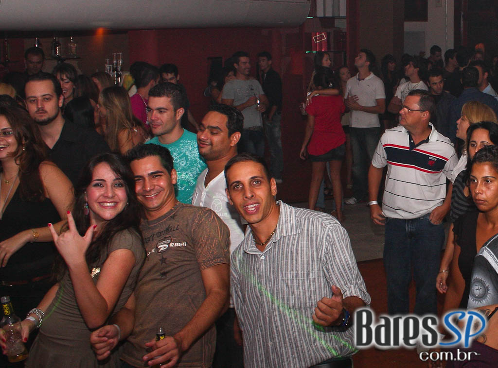 Gabbo Venutti, Esdras e show de pop rock no Divino Pub Gabbo Venutti, Esdras e show de pop rock no Divino Pub