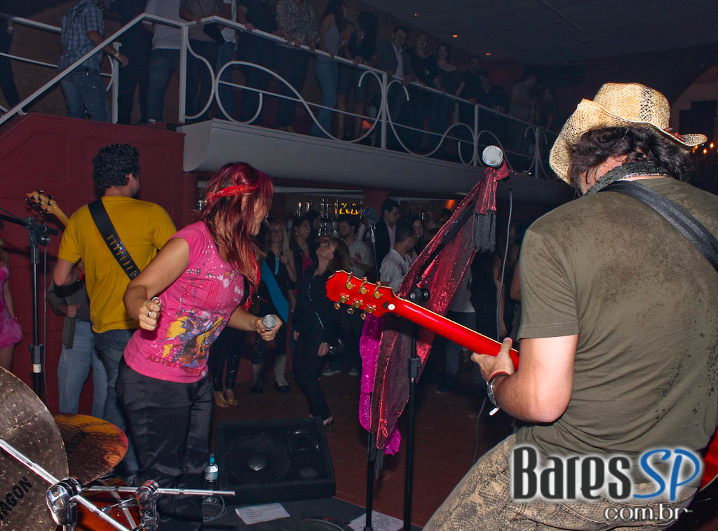 Gabbo Venutti, Esdras e show de pop rock no Divino Pub Gabbo Venutti, Esdras e show de pop rock no Divino Pub